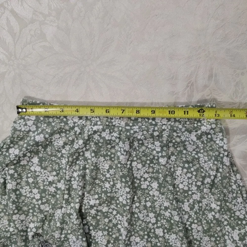 Forever 21 Sage Green Floral Stretchy Mini Skirt Skater Ditsy Flower Size M